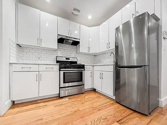 Listing photo 1 of 5