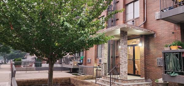 Listing photo 1 of 5