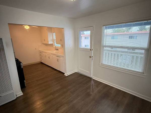Listing photo 1 of 5