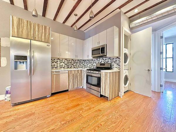 Listing photo 1 of 5