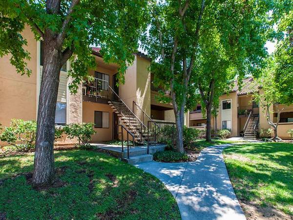 Listing photo 1 of 5