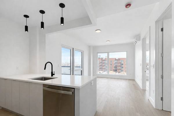 Listing photo 1 of 5