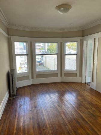 Listing photo 1 of 5