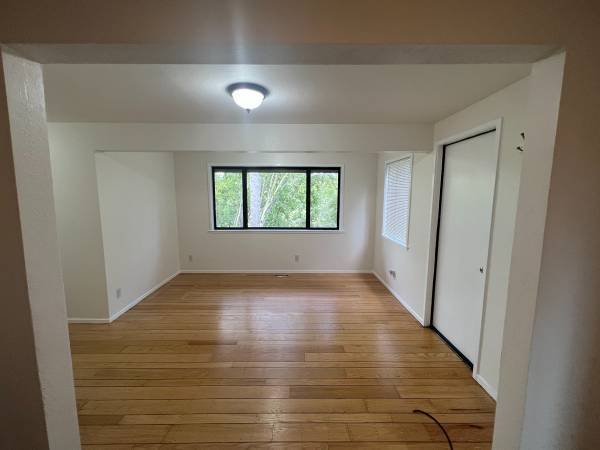 Listing photo 1 of 4