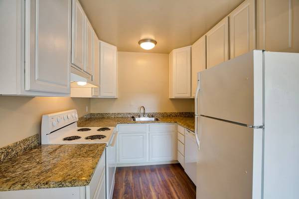 Listing photo 1 of 5