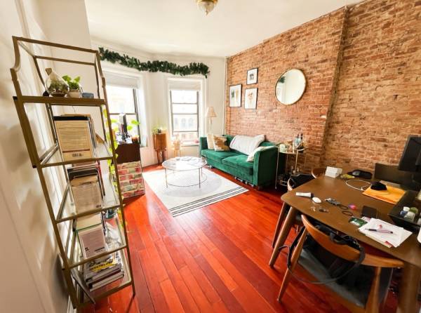 Listing photo 1 of 5