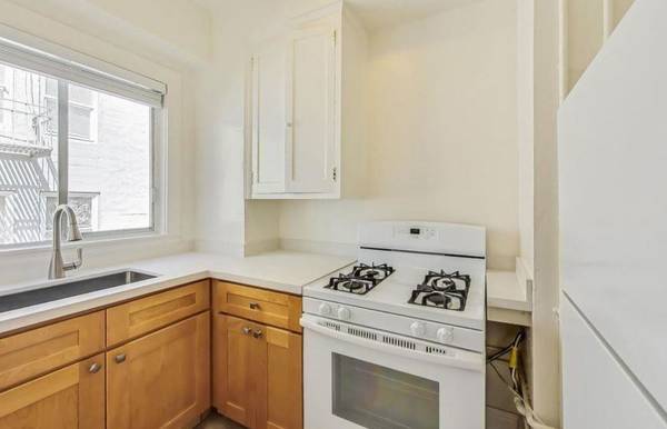 Listing photo 1 of 5