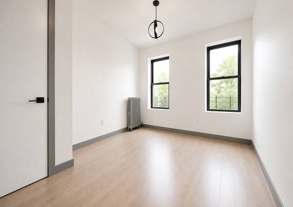 Listing photo 1 of 5
