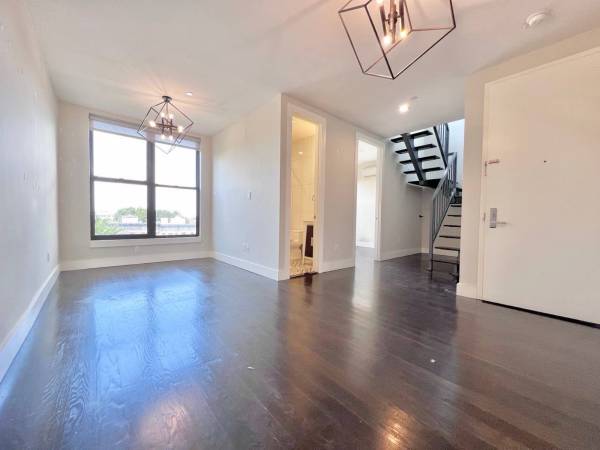 Listing photo 1 of 5