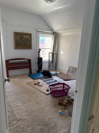 Listing photo 1 of 2