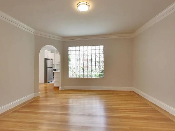 Listing photo 1 of 5
