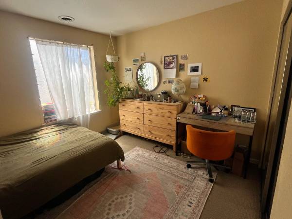Listing photo 1 of 5