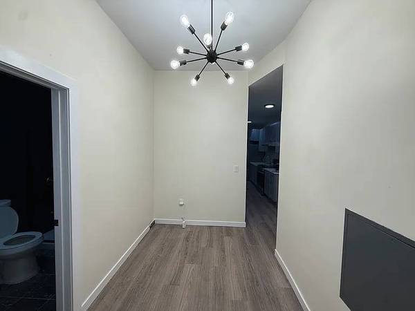 Listing photo 1 of 5