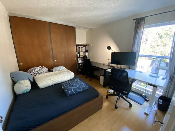 Listing photo 1 of 5