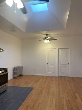 Listing photo 1 of 4