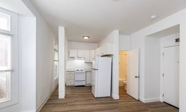 Listing photo 1 of 5