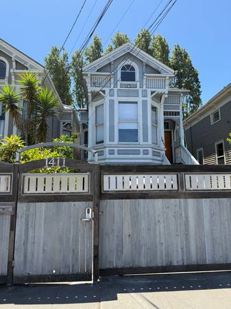 Listing photo 1 of 5