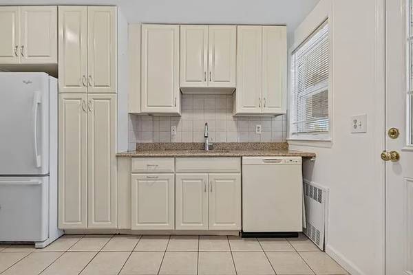 Listing photo 1 of 3