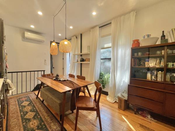 Listing photo 1 of 5