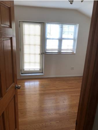 Listing photo 1 of 4
