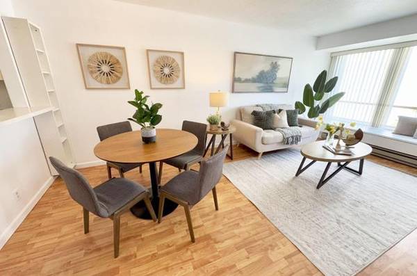 Listing photo 1 of 5