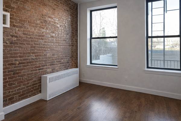 Listing photo 1 of 5