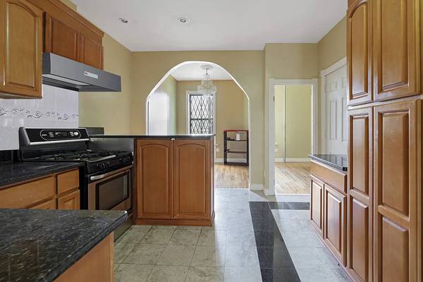 Listing photo 1 of 5