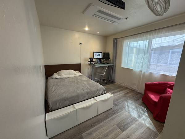 Listing photo 1 of 5