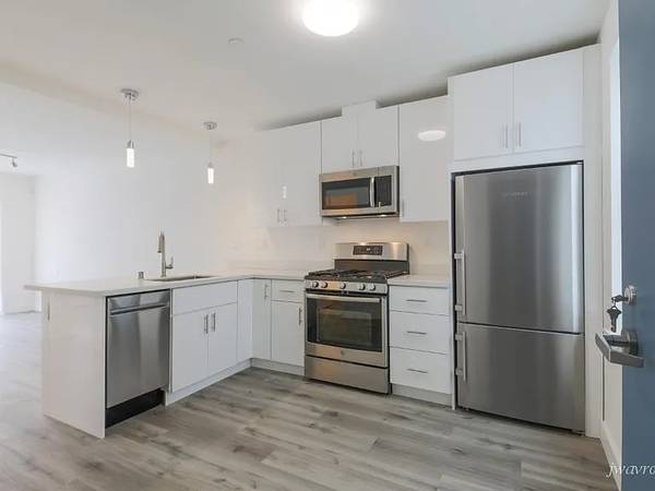 Listing photo 1 of 5