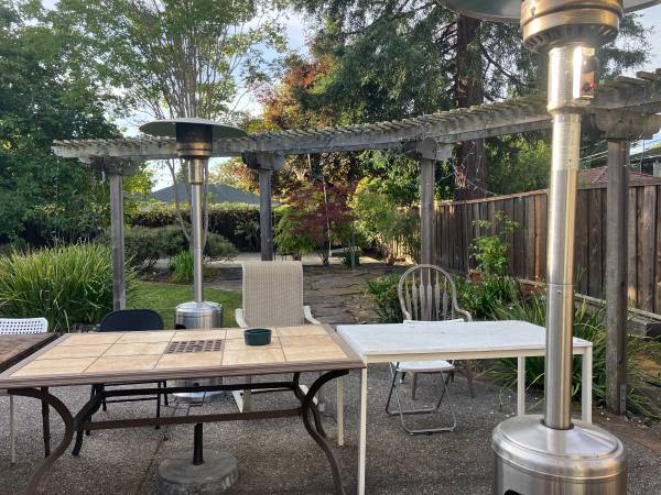 Listing photo 1 of 5