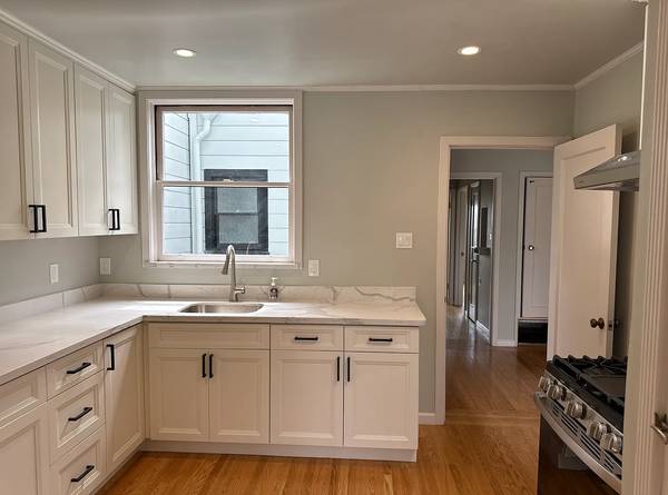 Listing photo 1 of 4