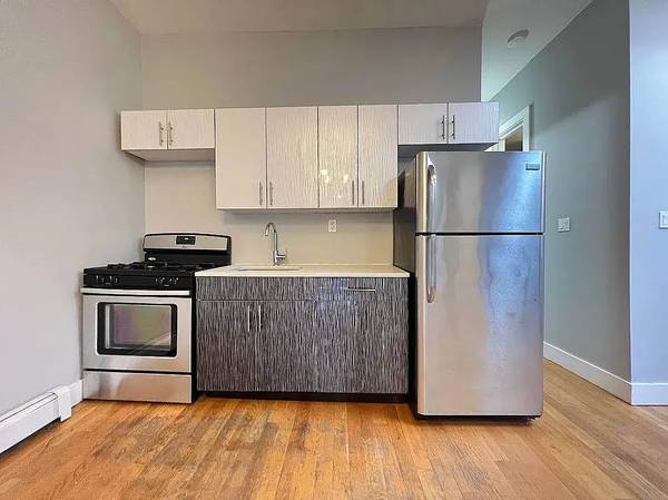 Listing photo 1 of 5