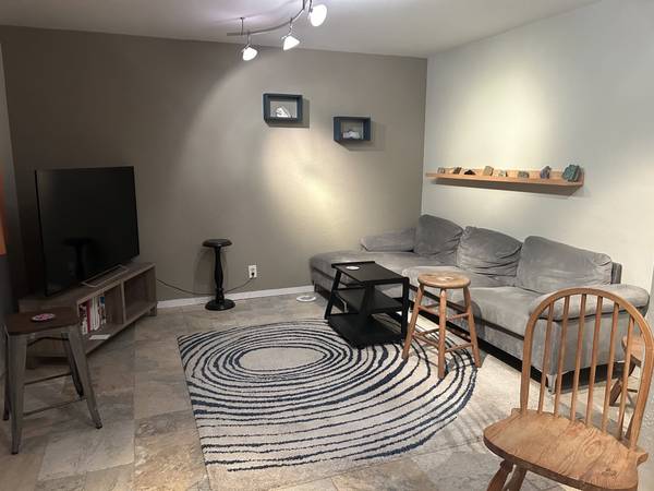 Listing photo 1 of 5