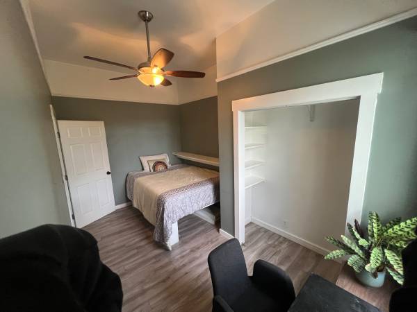 Listing photo 1 of 5