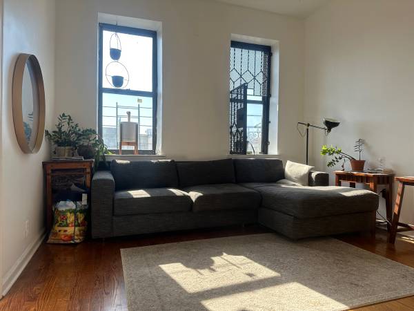 Listing photo 1 of 5