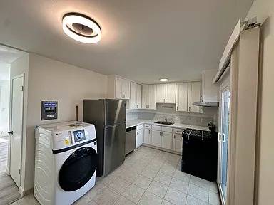 Listing photo 1 of 4