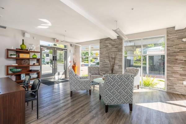 Listing photo 1 of 5