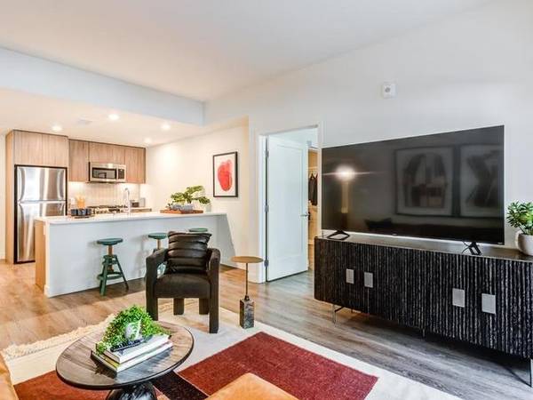 Listing photo 1 of 5