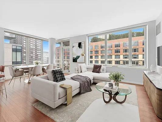 Listing photo 1 of 4