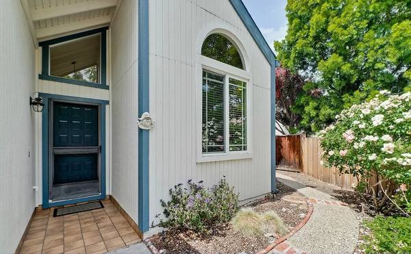 Listing photo 1 of 5