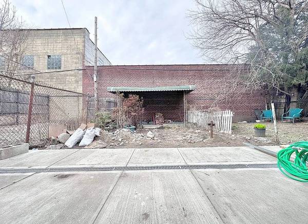 Listing photo 1 of 5