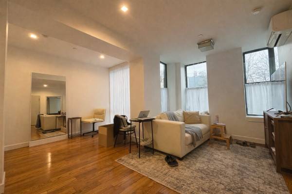 Listing photo 1 of 5