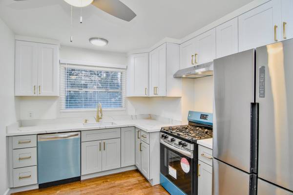 Listing photo 1 of 5