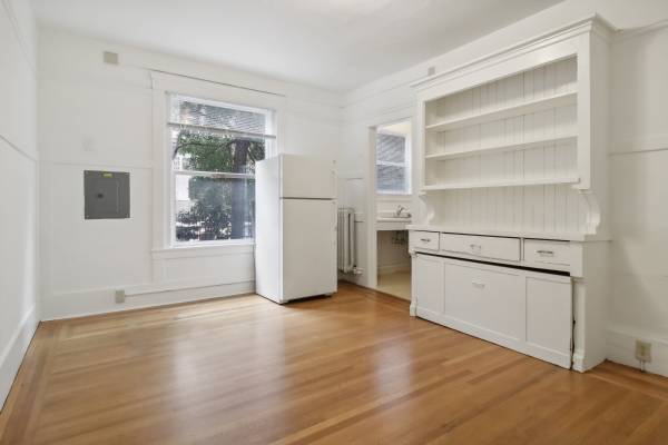 Listing photo 1 of 5