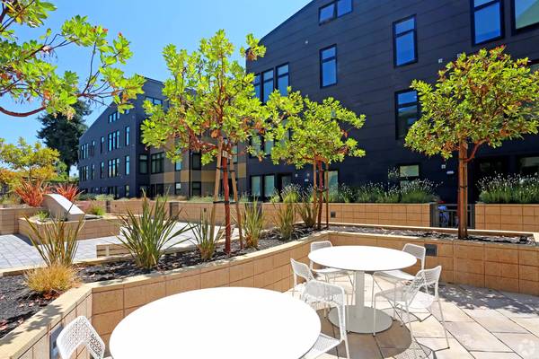 Listing photo 1 of 5