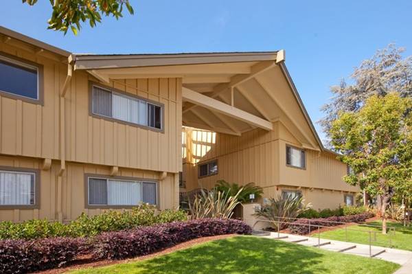 Listing photo 1 of 5