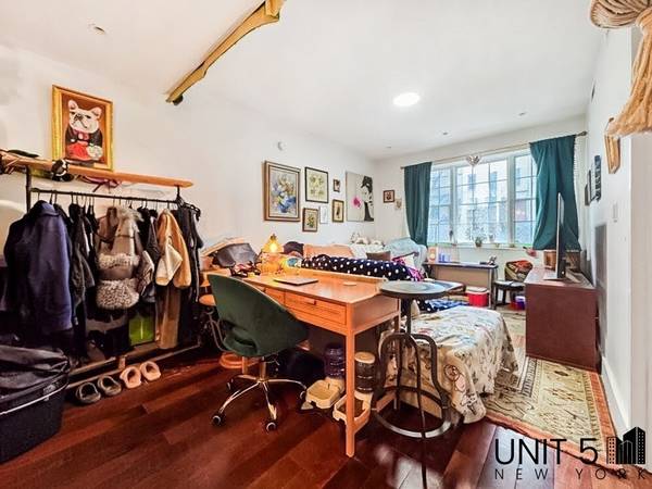 Listing photo 1 of 5