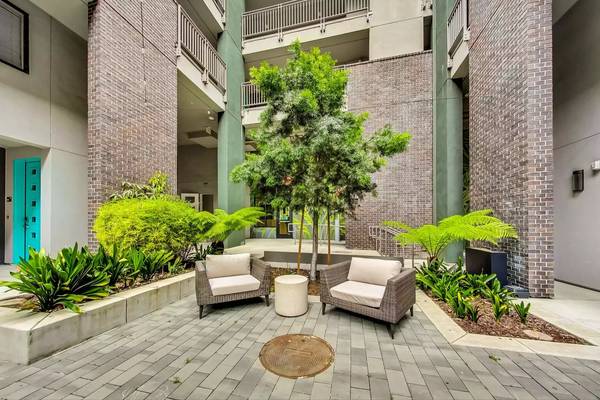 Listing photo 1 of 5