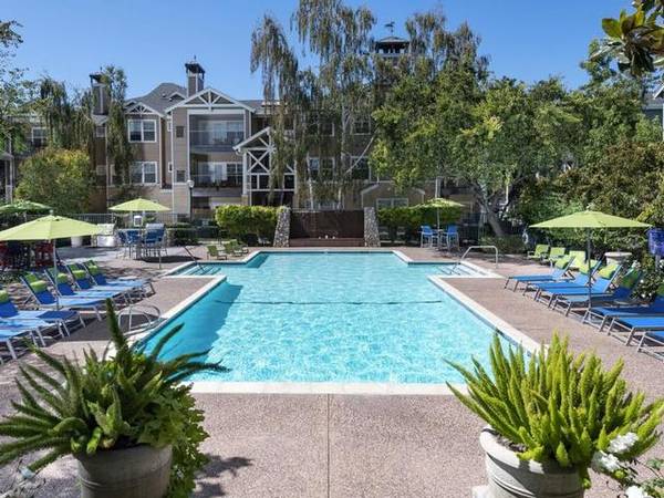 Listing photo 1 of 5