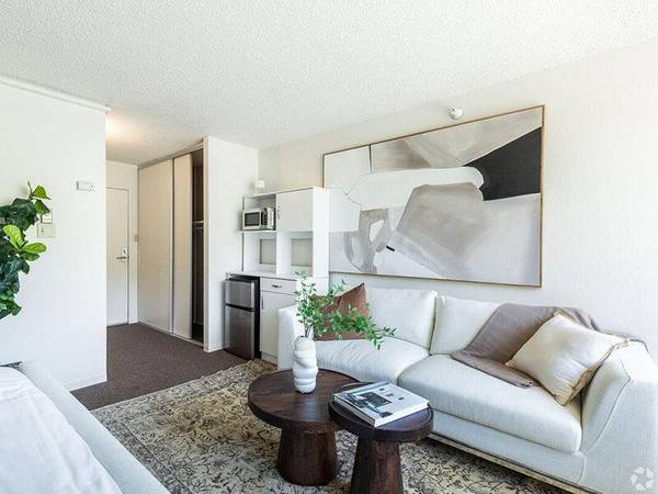 Listing photo 1 of 5